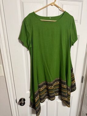 Green Short Sleeve Tunic with Patterned Hem